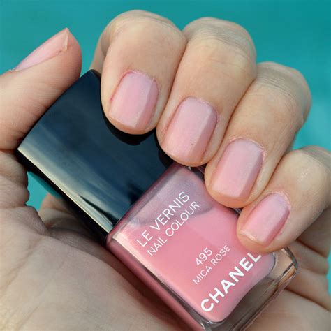 chanel nagellak roze|lagune chanel nail polish.